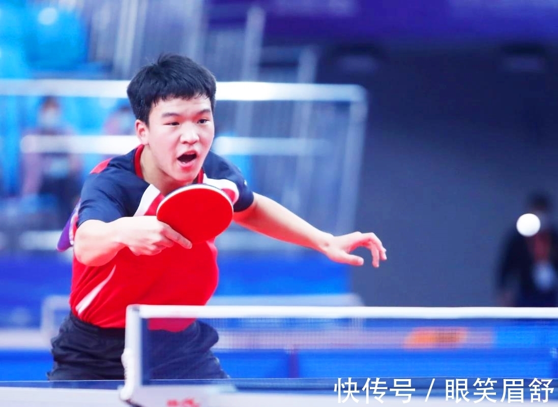 赛场上展开 赛场上展开